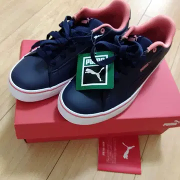 새상품 택 포함 PUMA 네이비/핑크 스니커즈