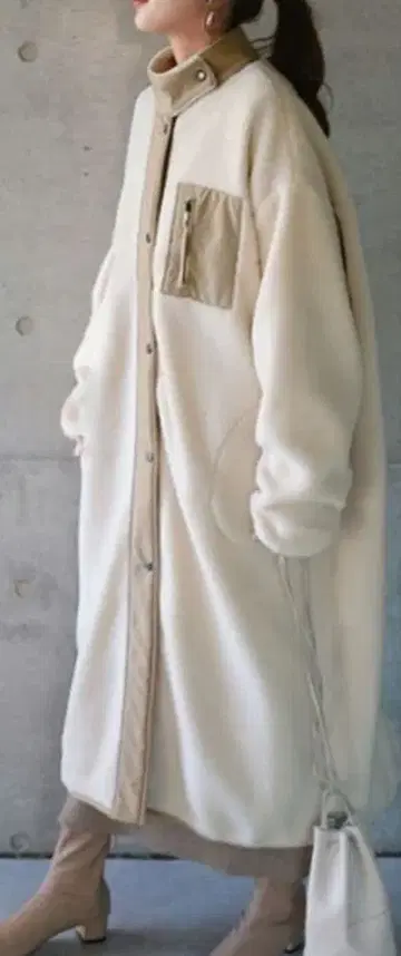 한 번 착용 HUG.U 롱 보아 자켓 프리 사이즈 아이보리