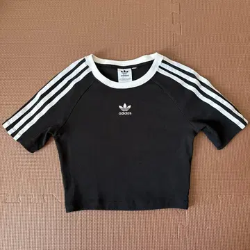 adidas 블랙 반팔 T셔츠