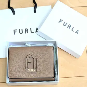 FURLA 브라운 가죽 3단 폴더형 지갑
