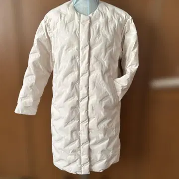 화이트 퀼팅 롱 코트