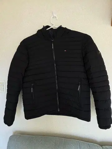 블랙 다운 자켓 후드 부착