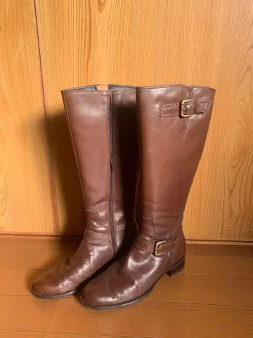브라운 가죽 롱 부츠 버클 포함
