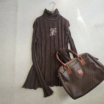 [ 새상품급 ] 이타리야 이탈리아 플리츠 터틀넥 니트 라메 비쥬 브라운