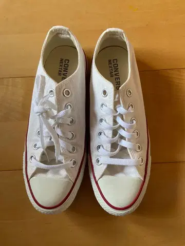 CONVERSE 화이트 로우컷 스니커즈