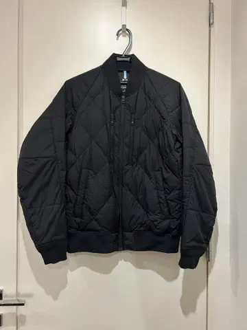 UNIQLO 리사이클 하이브리드 다운 자켓 S 블랙