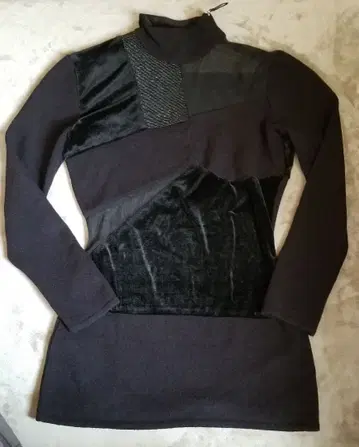 터틀넥 긴팔 상의 블랙