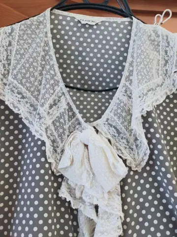 물방울 패턴 프릴 긴팔 블라우스