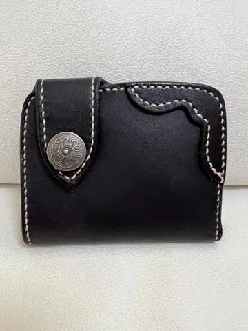 블랙 가죽 접이식 지갑 스냅 버튼 포함