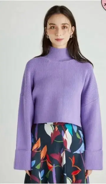 턴 UP SLV 크롭 Knit TOP