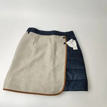 택 포함 미사용 새상품 HERG1 엘르 원 랩스커트