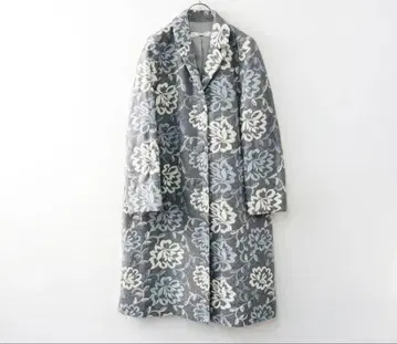 네세세아 자수 플라워 코트