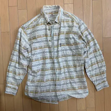 기하학 패턴 화이트 계열 긴팔 셔츠