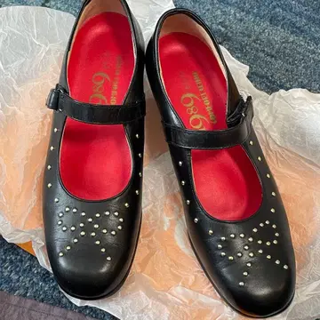 1989 스터드 장식 블랙 펌프스