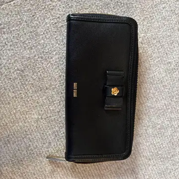 블랙 가죽 장지갑 리본 장식 포함