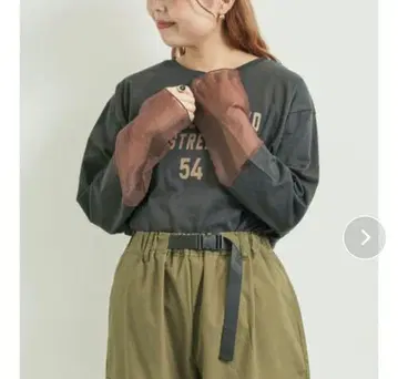 소매 시어 절개 로고 프린트 티셔츠 차콜 그레이