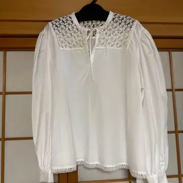 OHGA 플라워 레이스 블라우스