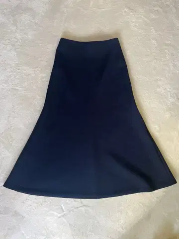 플라주 네이비 본딩 플레어 스커트 38 사이즈