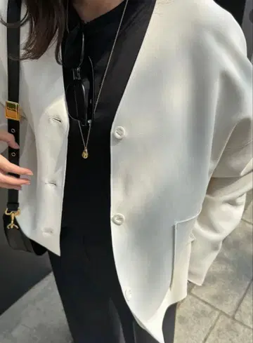 YONFA파 쿠코 V넥 루즈 가디건 밀크