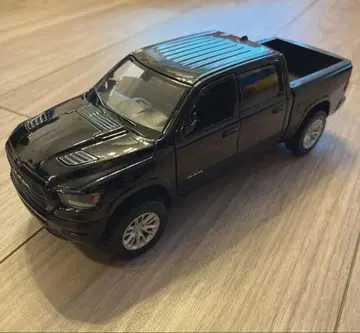 RAM 1500 블랙 미니카