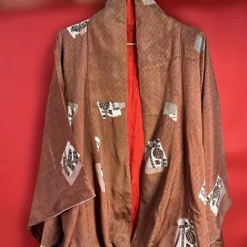 기모노 1벌, 순수 실크, 가벼움. 빈티지 원단.