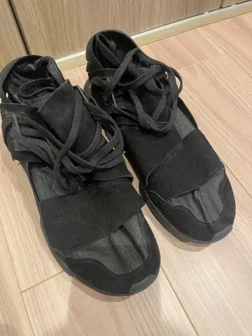 Y-3 블랙 스니커즈 26cm