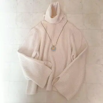 Mila Owen 편직 터틀 볼륨 니트 풀오버 루즈핏 니트