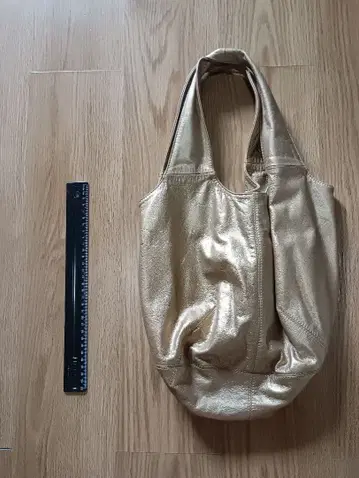 기간 한정 가격 인하 골드 핸드백