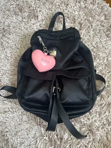 RAIVE 백팩 블랙 하트 모양 참 포함