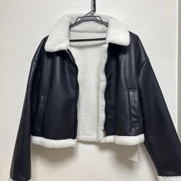 블랙 숏 자켓 보아 안감 부착