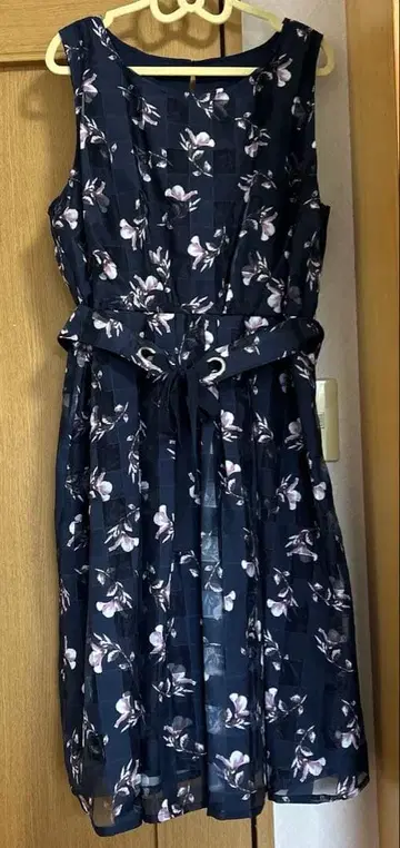 4L 꽃무늬 슬리브리스 원피스 네이비