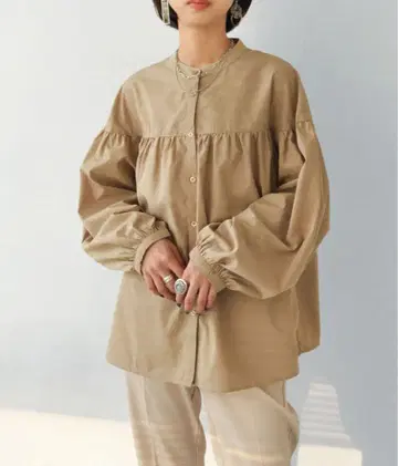 베이지 벌룬 슬리브 셔츠