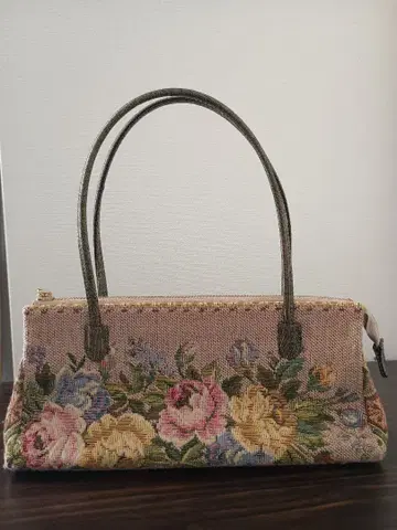 [ 새상품급 ] Think Bee! 핸드백