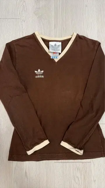 주말 한정 판매 adidas 90s 브라운 V넥 헤이세이 갸루 Y2K