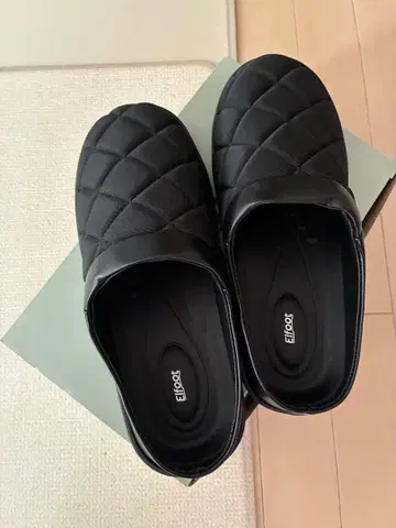 Elfoot 블랙 슬립온 퀼팅 디자인