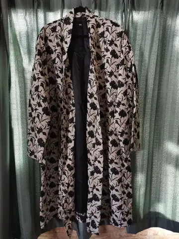 HARE 플라워 자카드 롱 코트