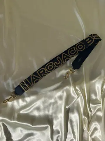 [ 미사용 ] MARC JACOBS 로고 스트랩 블랙