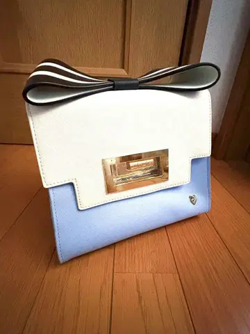 Disney 원더랜드의 앨리스 백