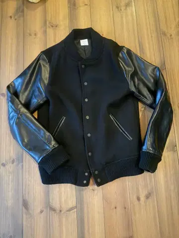 블랙 가죽 바시티 자켓