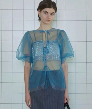 [ MAISON SPECIAL ] 2WAY 튤 퍼프 슬리브 상의