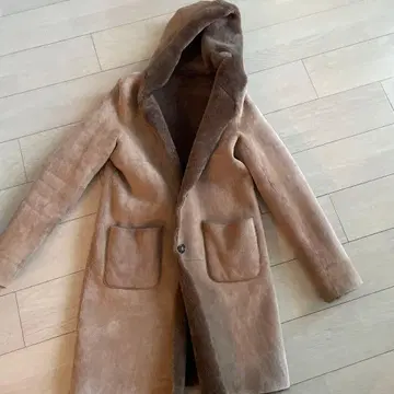 프릭스스토어 베이지 리얼 무스탕 코트