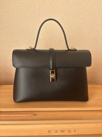 블랙 핸드백 숄더 스트랩 포함