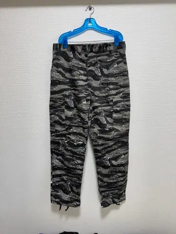 ROTHCO 카모 패턴 카고 팬츠 백 포켓 포함