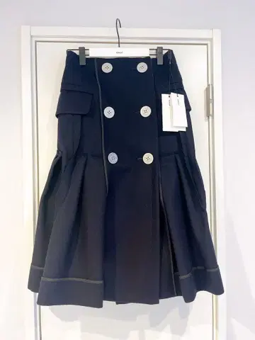 사카이 미사용 새상품 다크 네이비 울 스커트 정가 97,900엔