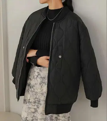 Bou Jeloud 퀼팅 자켓 블랙 사이즈 FREE