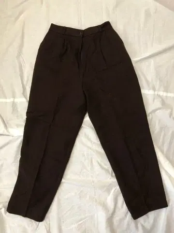 다크 브라운 턱 슬랙스