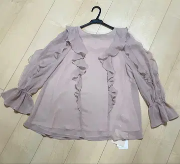 Apuweiser-riche 택 포함 새상품 프릴 쉬폰 블라우스