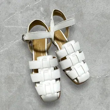 그린 레이블 릴랙싱 구르카 샌들 화이트