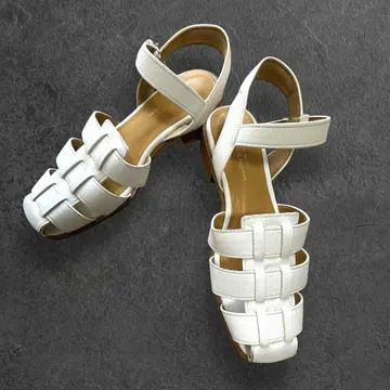 그린 레이블 릴랙싱 구르카 샌들 화이트