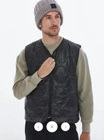 HERG1 블랙 다운 베스트 퀼팅